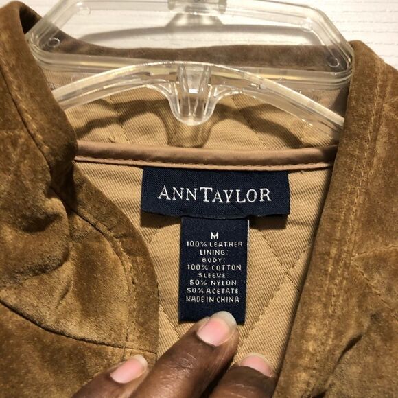 ANN TAYLOR quilted tan 100% suede/leather - Picture 4 of 7